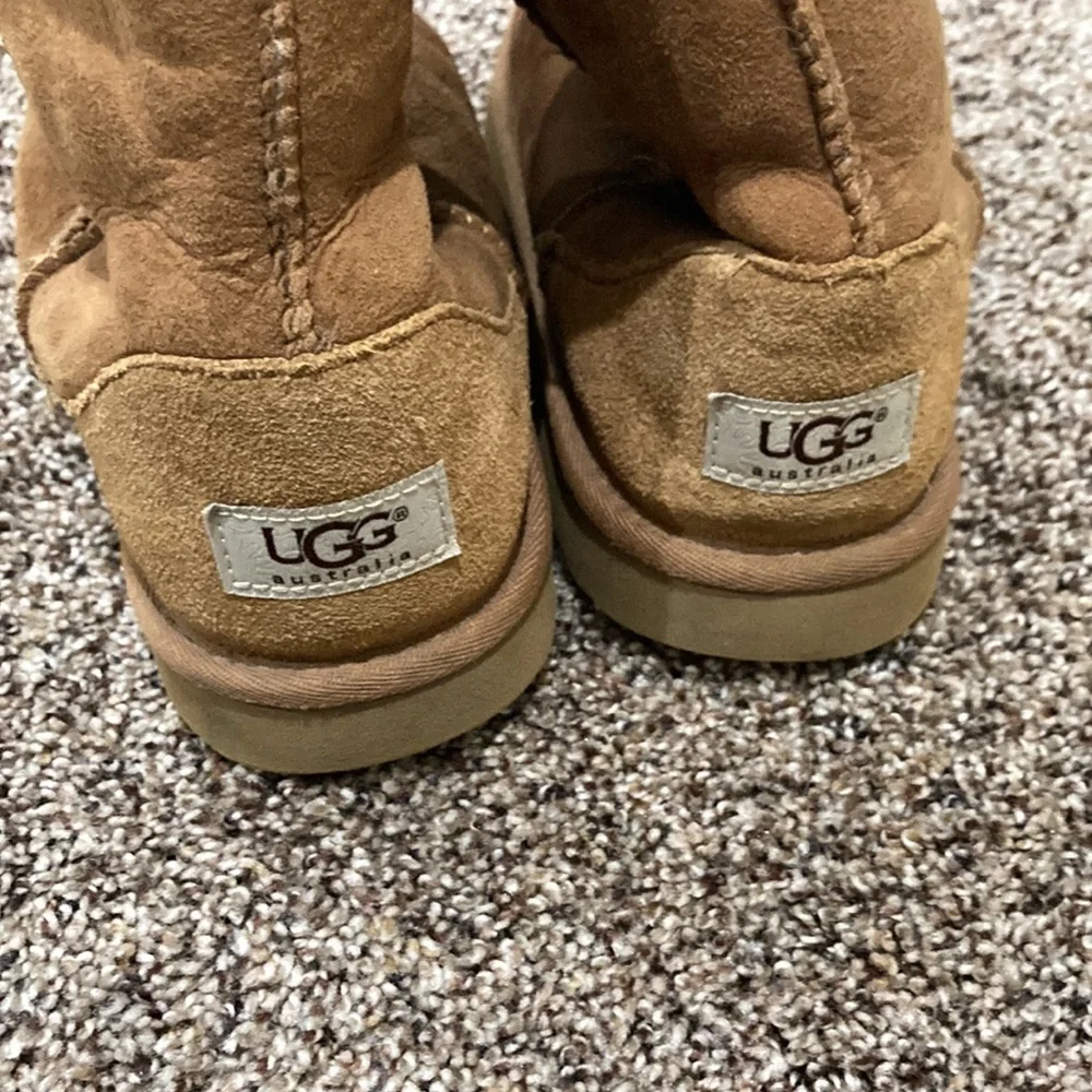UGG Australia Girl's Classic II Chestnut Brown Short Fur Lined Boots